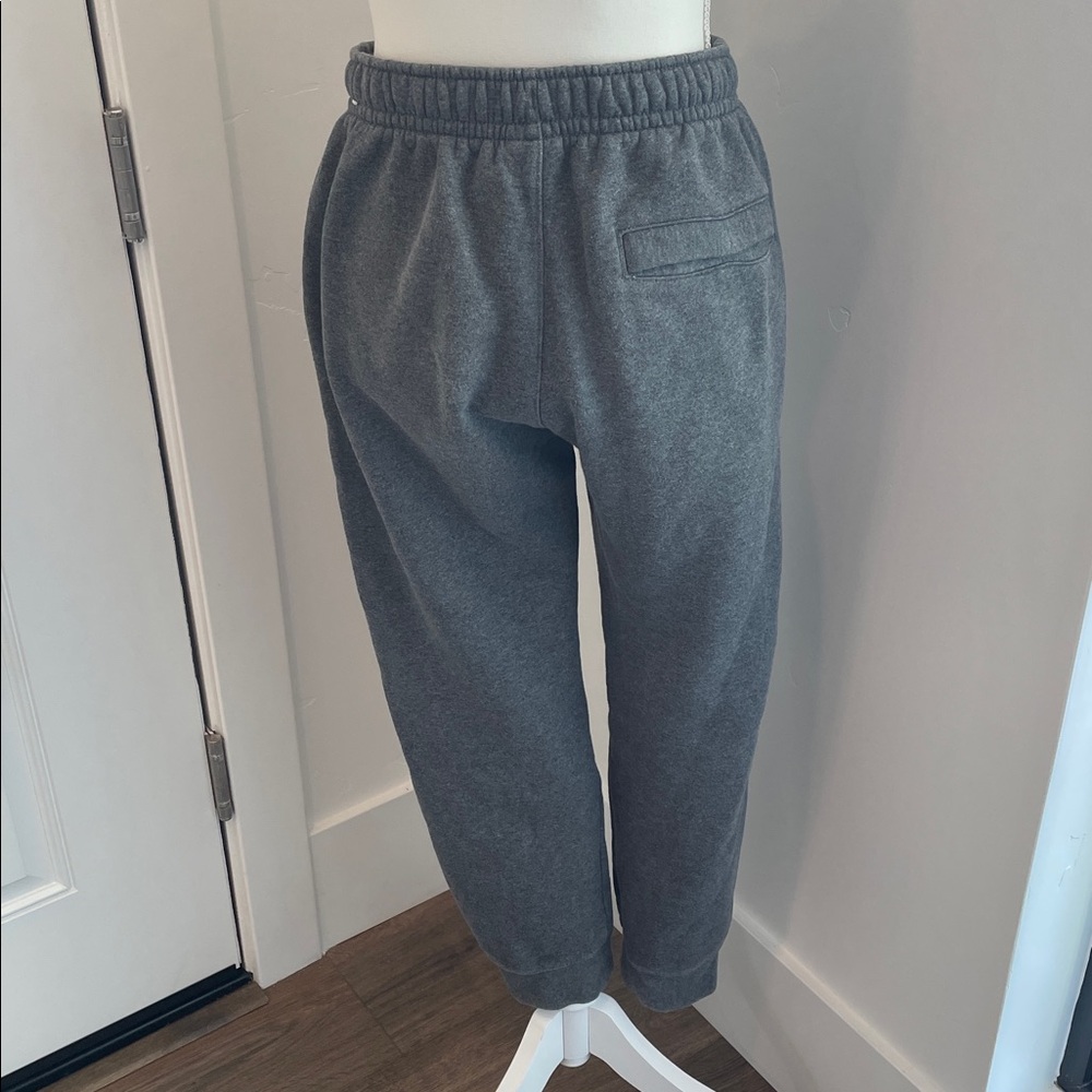 Nike Big Kid’s Fleece Joggers. Drawstring waist. Snap  pocket. Comfortable. Gray - Picture 6 of 10